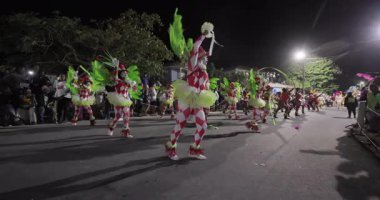 George Town, Exuma, Bahamalar - 4 Ocak 2025: Junkanoo, İngiliz sömürgelerinde Afrika köleliği döneminde yapılmış ve 1700 'lere dayandığı söylenen bir festivaldir.