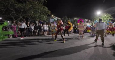 George Town, Exuma, Bahamalar - 4 Ocak 2025: Junkanoo, İngiliz sömürgelerinde Afrika köleliği döneminde yapılmış ve 1700 'lere dayandığı söylenen bir festivaldir.