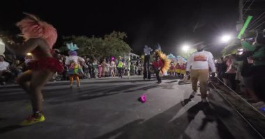 George Town, Exuma, Bahamalar - 4 Ocak 2025: Junkanoo, İngiliz sömürgelerinde Afrika köleliği döneminde yapılmış ve 1700 'lere dayandığı söylenen bir festivaldir.