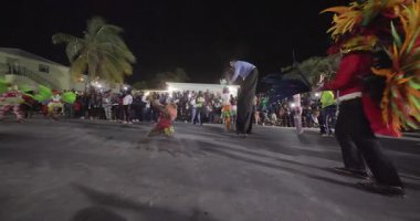 George Town, Exuma, Bahamalar - 4 Ocak 2025: Junkanoo, İngiliz sömürgelerinde Afrika köleliği döneminde yapılmış ve 1700 'lere dayandığı söylenen bir festivaldir.
