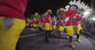 George Town, Exuma, Bahamalar - 4 Ocak 2025: Junkanoo, İngiliz sömürgelerinde Afrika köleliği döneminde yapılmış ve 1700 'lere dayandığı söylenen bir festivaldir.