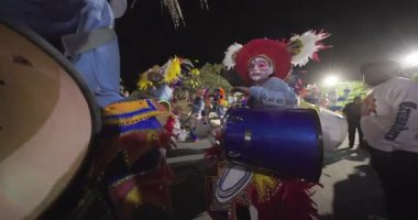 George Town, Exuma, Bahamalar - 4 Ocak 2025: Junkanoo, İngiliz sömürgelerinde Afrika köleliği döneminde yapılmış ve 1700 'lere dayandığı söylenen bir festivaldir.