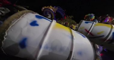 George Town, Exuma, Bahamalar - 4 Ocak 2025: Junkanoo, İngiliz sömürgelerinde Afrika köleliği döneminde yapılmış ve 1700 'lere dayandığı söylenen bir festivaldir.