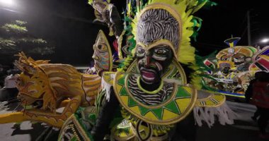 George Town, Exuma, Bahamalar - 4 Ocak 2025: Junkanoo, İngiliz sömürgelerinde Afrika köleliği döneminde yapılmış ve 1700 'lere dayandığı söylenen bir festivaldir.