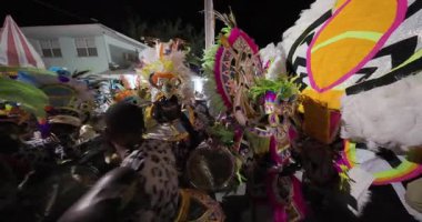 George Town, Exuma, Bahamalar - 4 Ocak 2025: Junkanoo, İngiliz sömürgelerinde Afrika köleliği döneminde yapılmış ve 1700 'lere dayandığı söylenen bir festivaldir.