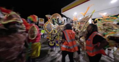 George Town, Exuma, Bahamalar - 4 Ocak 2025: Junkanoo, İngiliz sömürgelerinde Afrika köleliği döneminde yapılmış ve 1700 'lere dayandığı söylenen bir festivaldir.