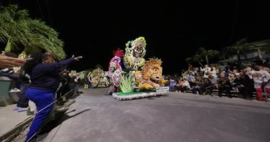 George Town, Exuma, Bahamalar - 4 Ocak 2025: Junkanoo, İngiliz sömürgelerinde Afrika köleliği döneminde yapılmış ve 1700 'lere dayandığı söylenen bir festivaldir.