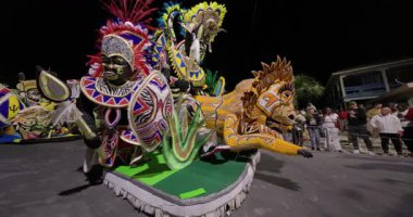 George Town, Exuma, Bahamalar - 4 Ocak 2025: Junkanoo, İngiliz sömürgelerinde Afrika köleliği döneminde yapılmış ve 1700 'lere dayandığı söylenen bir festivaldir.