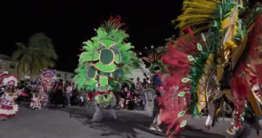 George Town, Exuma, Bahamalar - 4 Ocak 2025: Junkanoo, İngiliz sömürgelerinde Afrika köleliği döneminde yapılmış ve 1700 'lere dayandığı söylenen bir festivaldir.