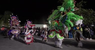 George Town, Exuma, Bahamalar - 4 Ocak 2025: Junkanoo, İngiliz sömürgelerinde Afrika köleliği döneminde yapılmış ve 1700 'lere dayandığı söylenen bir festivaldir.