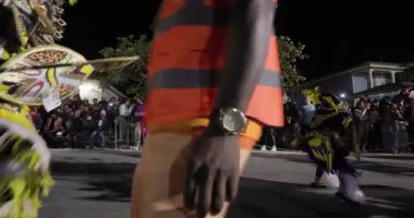 George Town, Exuma, Bahamalar - 4 Ocak 2025: Junkanoo, İngiliz sömürgelerinde Afrika köleliği döneminde yapılmış ve 1700 'lere dayandığı söylenen bir festivaldir.