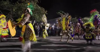 George Town, Exuma, Bahamalar - 4 Ocak 2025: Junkanoo, İngiliz sömürgelerinde Afrika köleliği döneminde yapılmış ve 1700 'lere dayandığı söylenen bir festivaldir.