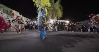 George Town, Exuma, Bahamalar - 4 Ocak 2025: Junkanoo, İngiliz sömürgelerinde Afrika köleliği döneminde yapılmış ve 1700 'lere dayandığı söylenen bir festivaldir.