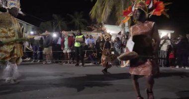 George Town, Exuma, Bahamalar - 4 Ocak 2025: Junkanoo, İngiliz sömürgelerinde Afrika köleliği döneminde yapılmış ve 1700 'lere dayandığı söylenen bir festivaldir.