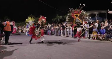 George Town, Exuma, Bahamalar - 4 Ocak 2025: Junkanoo, İngiliz sömürgelerinde Afrika köleliği döneminde yapılmış ve 1700 'lere dayandığı söylenen bir festivaldir.