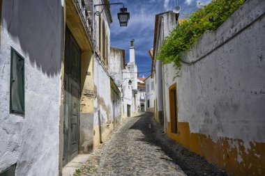 Portekiz, Evora 'da dar bir sokak..