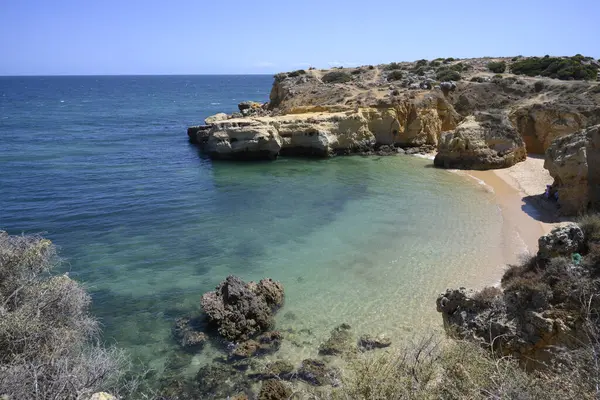 Portekiz, Albufeira yakınlarındaki pek çok ıssız plajdan biri.