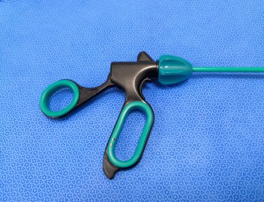 Tıbbi Laparoskopik Cerrahi Aletlerin Yakından Görüntüsü