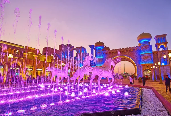 Dubai Zjednoczone Emiraty Arabskie Marca 2020 Tańczące Fontanny Oświetleniowe Placu — Zdjęcie stockowe