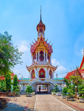 Wat Chana Songkhram Manastırı 'nın yüksek kapı kulesi, Bangkok, Tayland