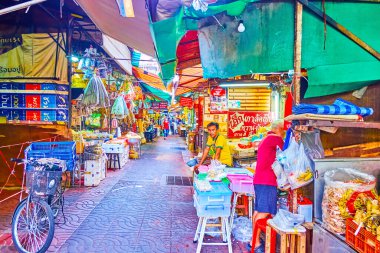 BANGKOK, THAILAND - 23 Nisan 2019: 23 Nisan 'da Bangkok, Tayland' da Sampeng Lane Market 'in kapalı sokağı