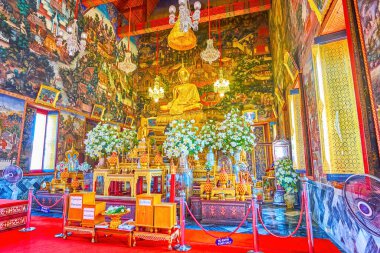 BANGKOK, THAILAND - 23 Nisan 2019: Wat Arun tapınağındaki sahne sunağı, 23 Nisan 'da Bangkok, Tayland