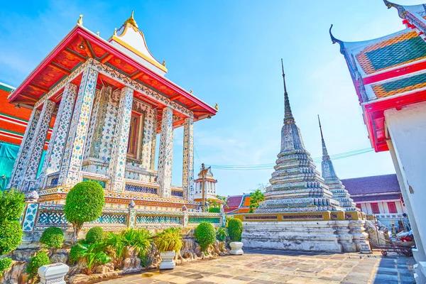 Enceinte Complexe Wat Arun Avec Nombreux Sanctuaires Colorés Petits Chedies — Photo