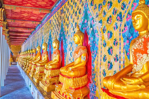 Vonal Arany Buddhák Hímzett Köntösben Található Egy Rejtett Galéria Burkolat — Stock Fotó