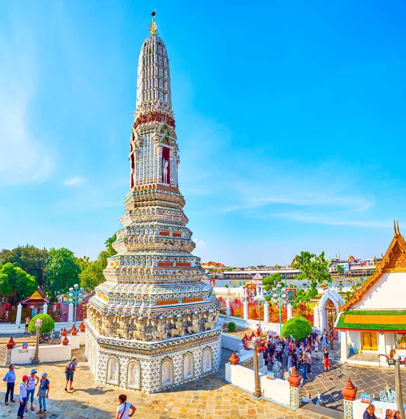 Bangkok Thailand Abril 2019 Pátio Lotado Santuário Wat Arun Canto — Fotografia de Stock