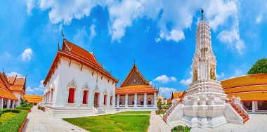 Wat Mahathat tapınağının avlusu Prang ve Ubosot ana salonu, Bangkok, Tayland