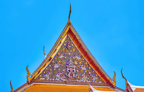 Kolorowe Pediement Kwiatowymi Wzorami Myphological Stworzeniami Przybytku Wat Mahathat Rozciągacz — Zdjęcie stockowe