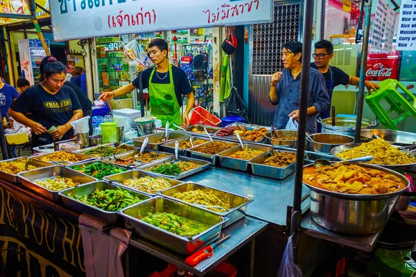 Bangkok Thailand April 2019 Тайська Кухня Вулиці Хаосан Різноманітними Місцевими — стокове фото