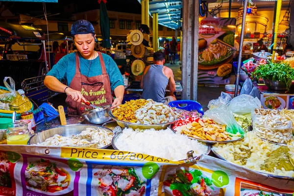 Bangkok Thailandia Aprile 2019 Giovane Venditore Del Mercato Notturno Del — Foto Stock