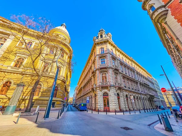 匈牙利布达佩斯 佩斯特区有着宏伟的建筑 是最吸引人的步行和欣赏令人叹为观止的立面的地方 — 图库照片