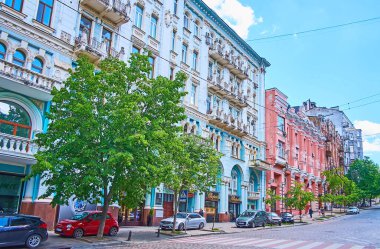 KYIV, UKRAINE - 23 Mayıs 2021: 23 Mayıs 'ta Kyiv' de Gorodetsky Caddesi, Pechersk ilçesinde tarihi evler