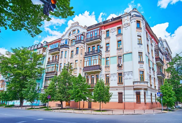 Lypky Pechersk Kyiv UkraineのInstytutska通りに位置するヴィンテージSchleiferマンションの外観 — ストック写真