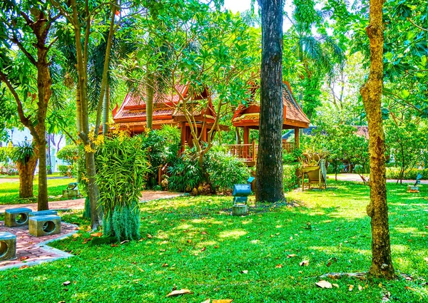 Маленькие Деревянные Павильоны Саранромском Дворцовом Парке Бангкока Таиланд — стоковое фото
