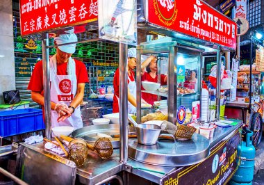 BANGKOK, THAILAND - 23 Nisan 2019: Çin Mahallesi 'ndeki gece pazarında, 23 Nisan' da Bangkok, Tayland 'da,