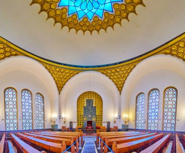 BUDAPEST, HUNGARY - FEB 22, 2022: Panoramic interior of Heroes Memorial Temple in Dohany Street Synagogue complex, on Feb 22 in Budapest