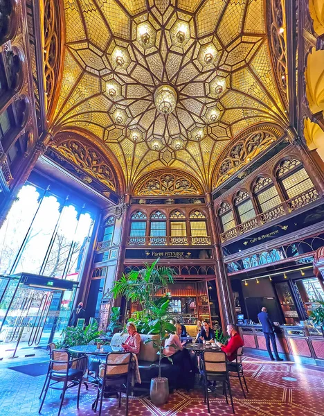 Budapest Hungary Feb 2022 Splendid Interior Parisi Passage Cafe Brasserie —  Fotos de Stock