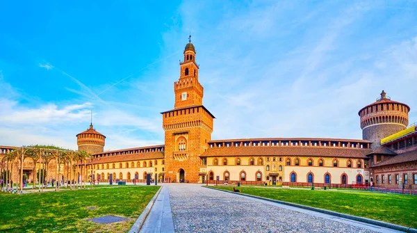 Piazza Darmi Fegyverudvar Vagy Corte Maggiore Udvar Panorámája Milánói Sforza — Stock Fotó