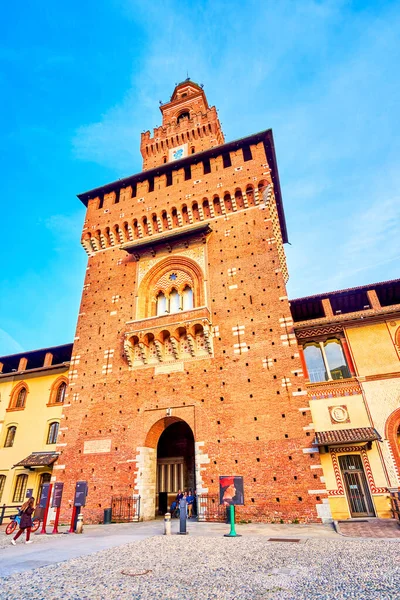 Milão Itália Abril 2022 Torre Del Filarete Com Portão Entrada — Fotografia de Stock
