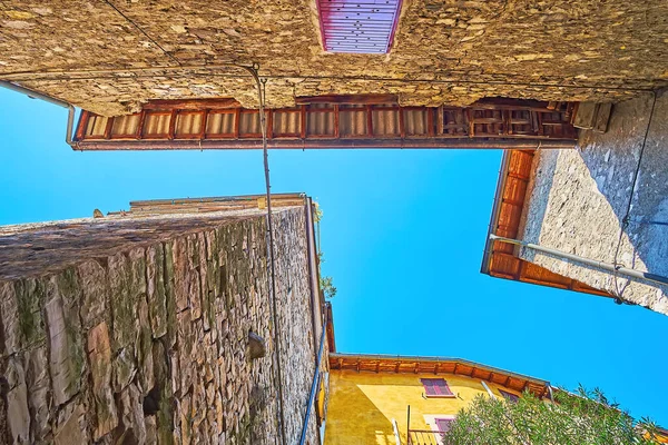 Steinmauern Und Blauer Himmel Zwischen Alten Häusern Albogasio Valsolda Italien — Stockfoto