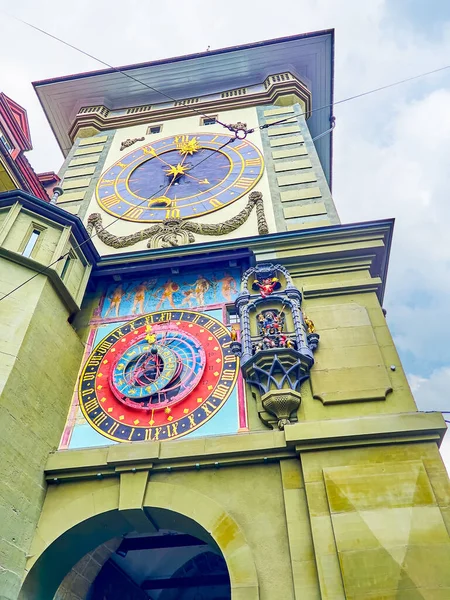 中世纪天文学时钟是瑞士伯尔尼的Zytglogge塔最引人注目的元素 — 图库照片