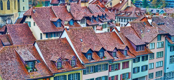 Betegelde Daken Van Middeleeuwse Herenhuizen Van Bern Zwitserland — Stockfoto
