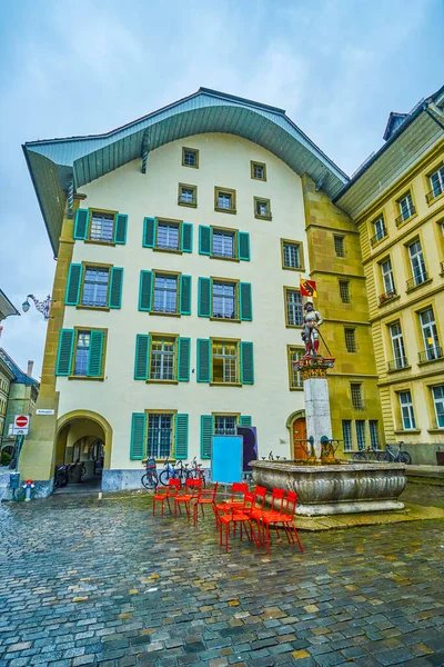 Kleurrijke Vennerbrunnen Fontein Met Sculptuur Pijler Rathausplatz Bern Zwitserland — Stockfoto