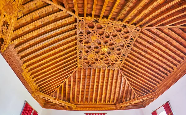 stock image EL PUERTO, SPAIN - SEPT 21, 2019: The carved Moorish style ceiling in hall of Aranibar Palace, decorated with fine stellar patterns, on Sept 21 in El Puerto, Spain