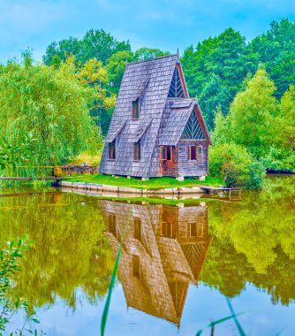 Ormandaki göldeki avcının evi, Styr, Zbrui, Ukrayna