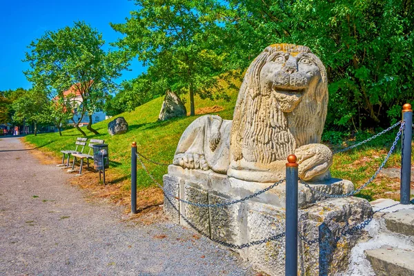 Olesko Castle Landscape Garden Medieval Sculpture Lion Ukraine — 图库照片