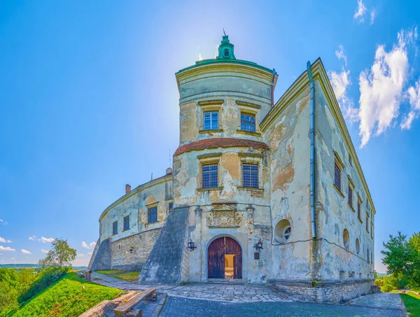 Panorama Del Castillo Olesko Con Puerta Principal Ucrania —  Fotos de Stock